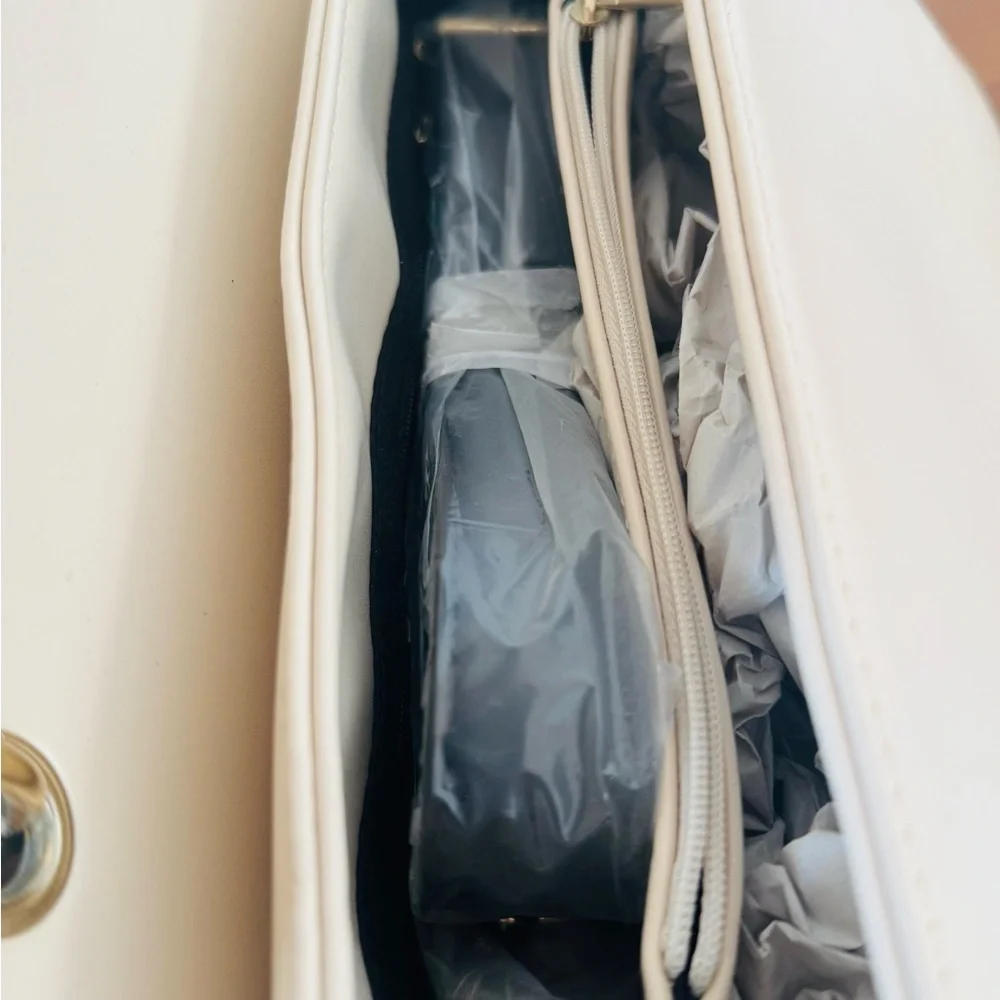 Big Neutral color bag with Black Bow and top handle and removable strap Aldo